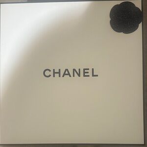 CHANEL White Box with Flower